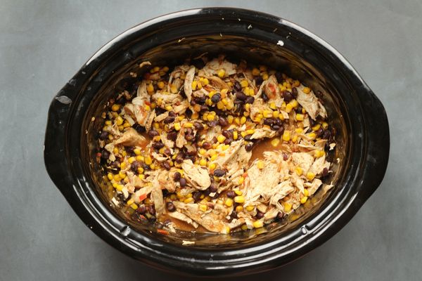 Straightforward Sluggish Cooker Hen Tacos